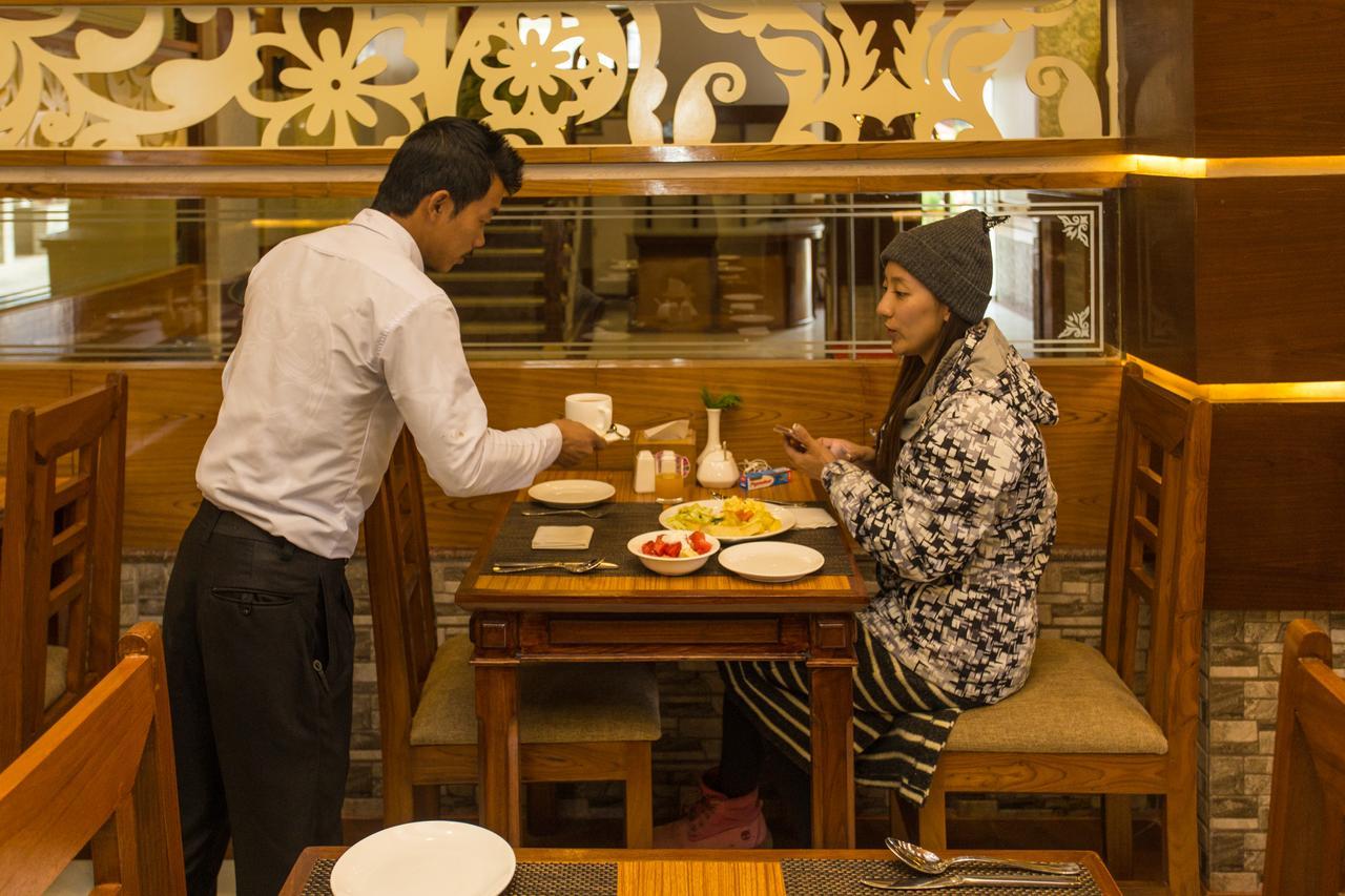 Hotel White Pearl Pokhara Zewnętrze zdjęcie
