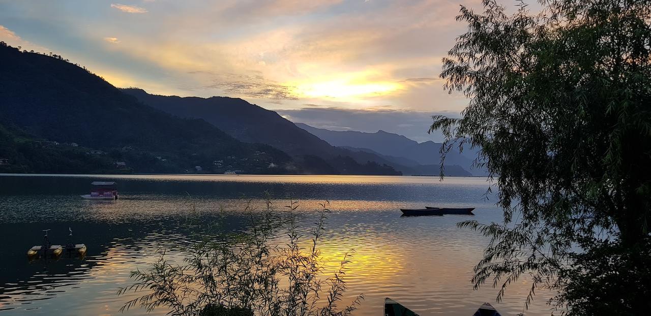 Hotel White Pearl Pokhara Zewnętrze zdjęcie