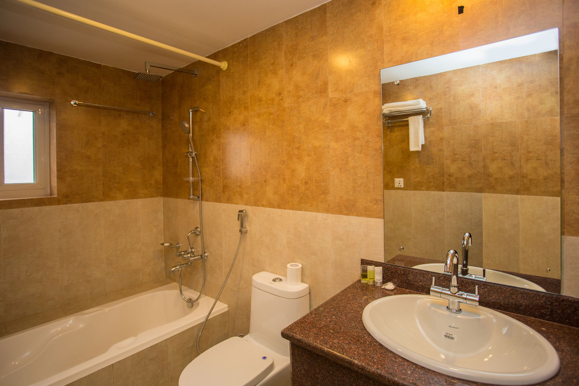 Hotel White Pearl Pokhara Zewnętrze zdjęcie